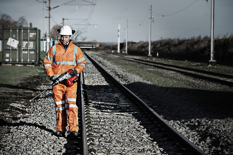 NAJWIĘKSZA BEZPRZEWODOWA MOC OD MILWAUKEE®