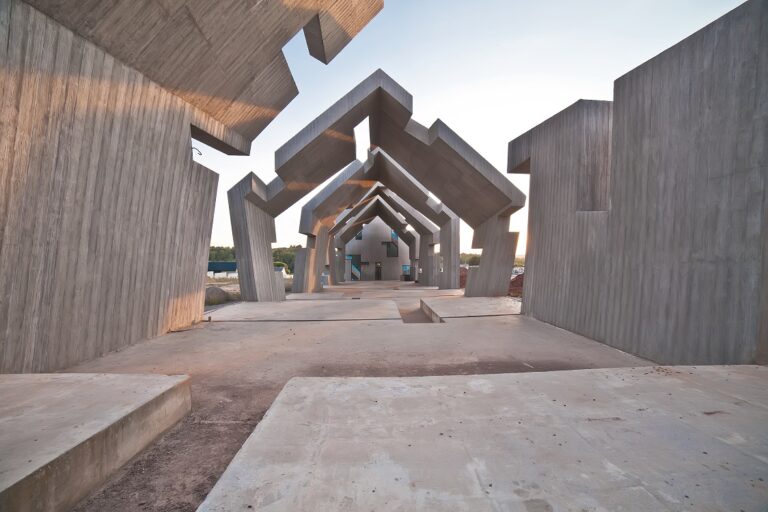 RZEŹBIARSKA ARCHITEKTURA W MICHNIOWIE