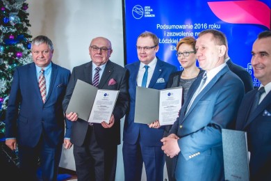 przedstawiciele-zarzadu-lsse-grupy-paradyz-oraz-slawno-cerranova-fot-rafal-mirowski-lsse_1