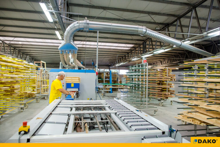 Nowa linia produkcyjna stolarki drewnianej w firmie DAKO