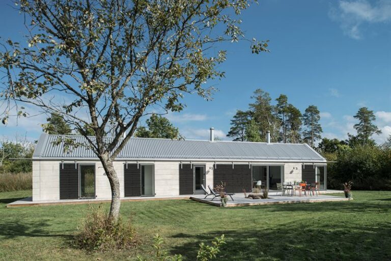 WAKACYJNY DOM ZE STALI GREENCOAT