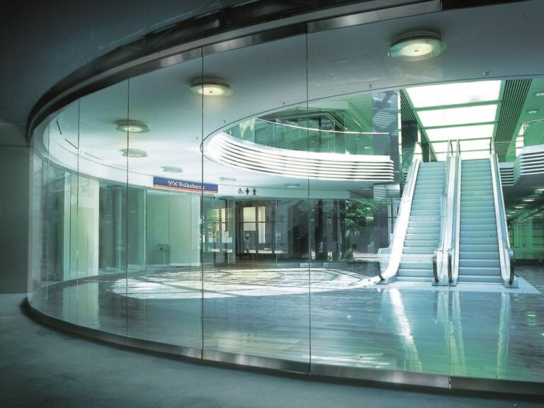 DRZWI AUTOMATYCZNE – PRZYSZŁOŚĆ NA WYCIĄGNIĘCIE RĘKI