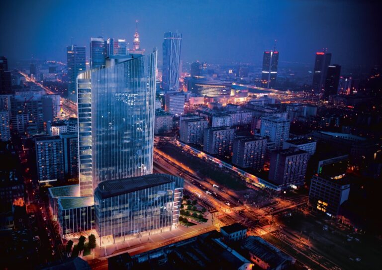 MENNICA LEGACY TOWER WYCHODZI Z ZIEMI