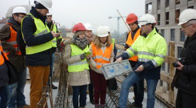 Studenci na budowie