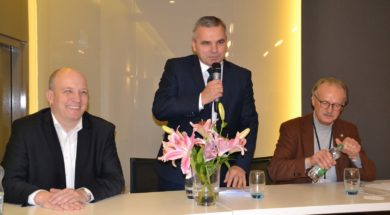 Dyskusja generalna – podsumowanie Konferencji. Od lewej dr. inż Maciej Gruszczyński, mgr inż Stanisław Nowak -Przewodniczący K.O., prof. Tomasz Błaszczynski