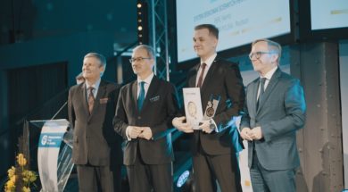 Wręczenie Złotego Medalu BUDMA 2018. Nagrodę odbiera Łukasz Majkowski Dyrektor Oddziału Poznań