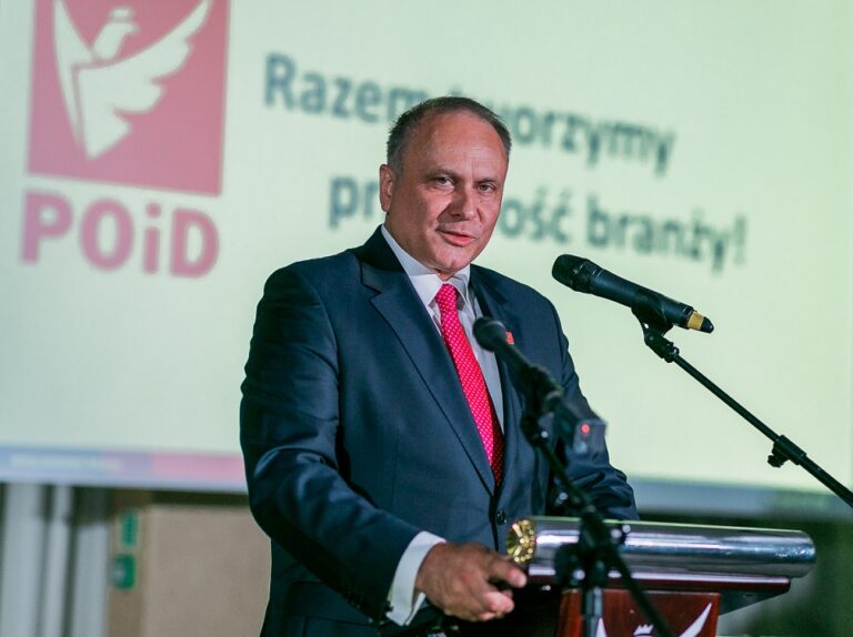 IX KONGRES STOLARKI POLSKIEJ ZAKOŃCZONY REZOLUCJĄ
