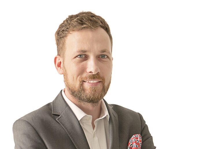 KRZYSZTOF BANASIAK – SMART HOME PO POLSKU