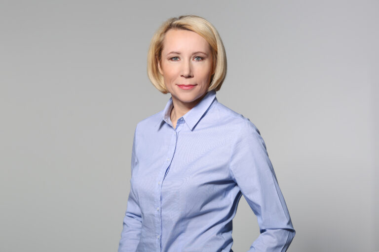 BOŻENA SERWATKA-BERBEĆ – EFEKT „BIEDRONKI” NA ELEWACJACH ETICS