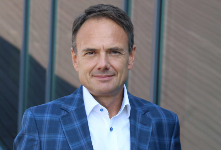 DARIUSZ KOLASA – BUDOWAĆ SAMODZIELNIE