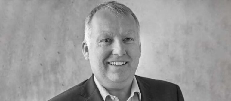 JAKOŚĆ TWORZĄ LUDZIE