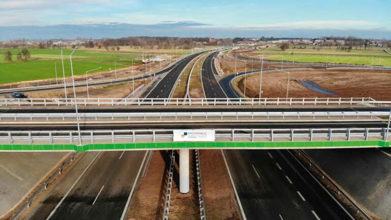 NIE ZWALNIAJĄ TEMPA