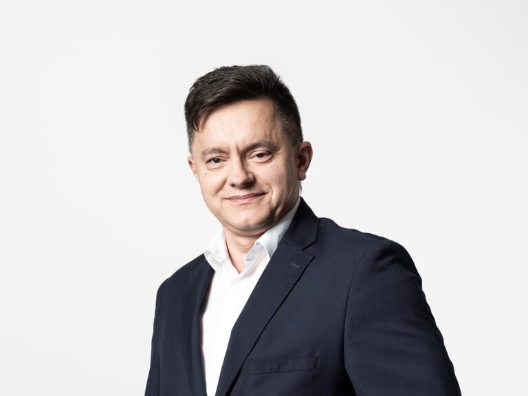DOŚWIADCZENI PROFESJONALIŚCI