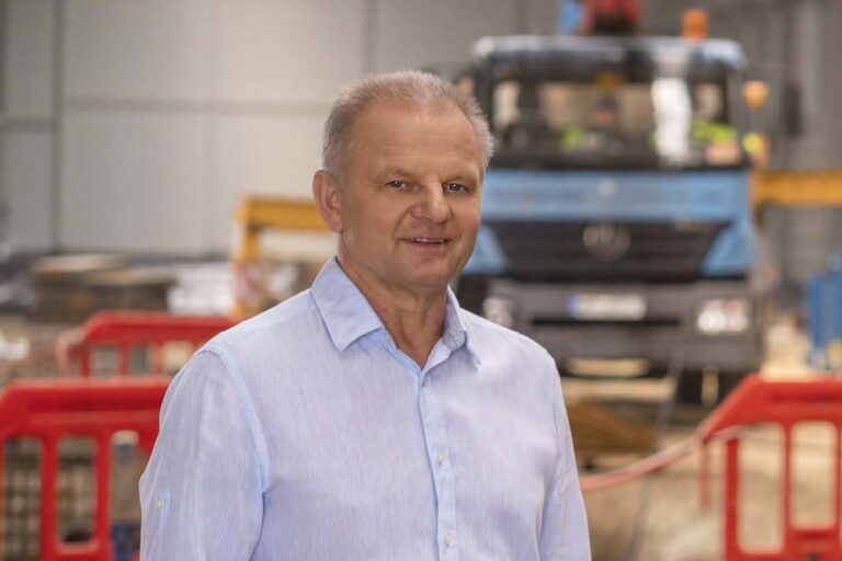 SPROSTAĆ ZAPOTRZEBOWANIU