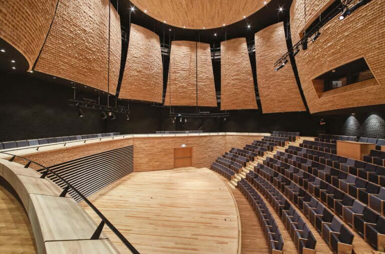 Architektoniczny dialog muzyki z ciszą