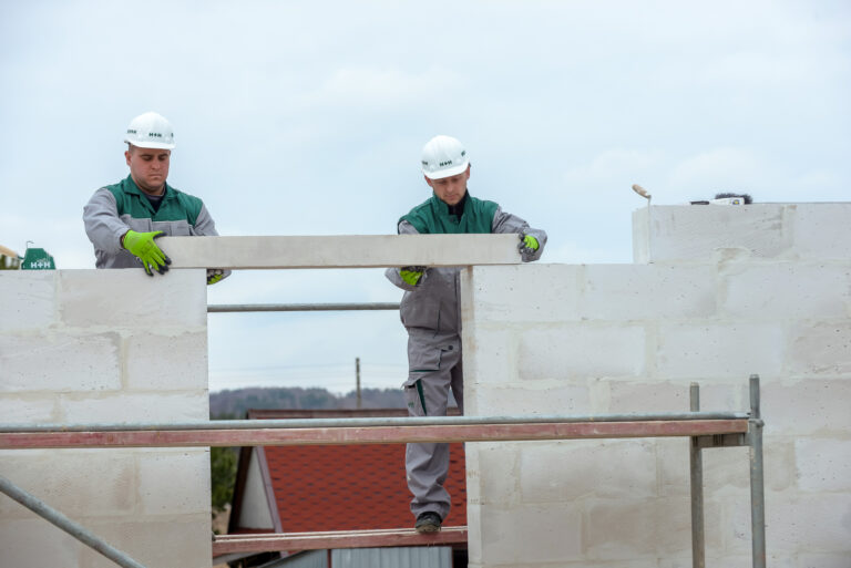 Jak poprawnie murować w Systemie Budowy H+H? Zasady budowy z betonu komórkowego i z silikatów.