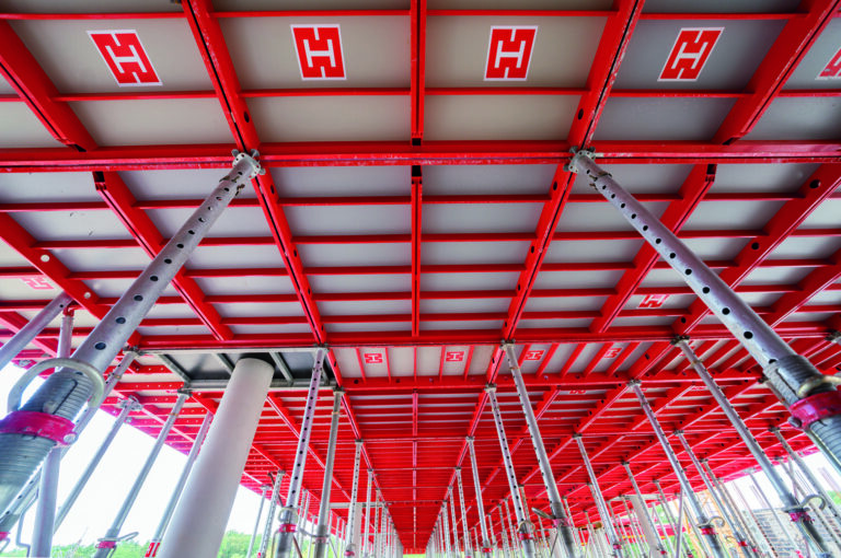 DESKOWANIA NA WSPÓŁCZESNEJ BUDOWIE, czyli systemowe kształtowanie betonu