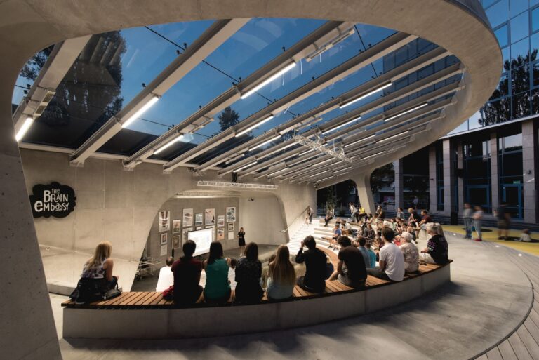 AMFITEATR BRAIN EMBASSY POSZERZA PORTFOLIO DM BUILDING