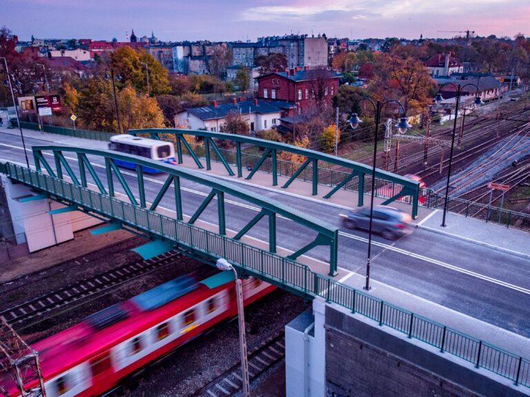 ZABYTKOWY WIADUKT W GNIEŹNIE