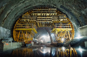 Wózek do deskowania obudowy stałej, Tunel T4, Obiekt nr 17, S7 Naprawa-Skomielna Biała