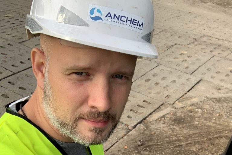 Aktywuj energooszczędność na basenie