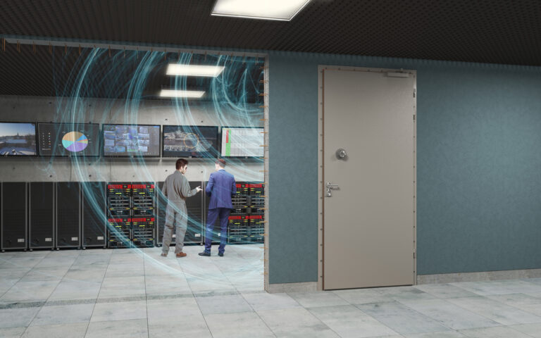 Pierwsze produkowane w Polsce drzwi RC4 odporne na ulot elektromagnetyczny