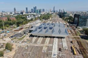 TYTULOWE_ Widok_z_lotu_ptaka_na_stacje_Warszawa_Zachodnia__widac_nowe_perony__zadaszenie_stacji__fot._A.Lewandowski__P.Mieszkowski