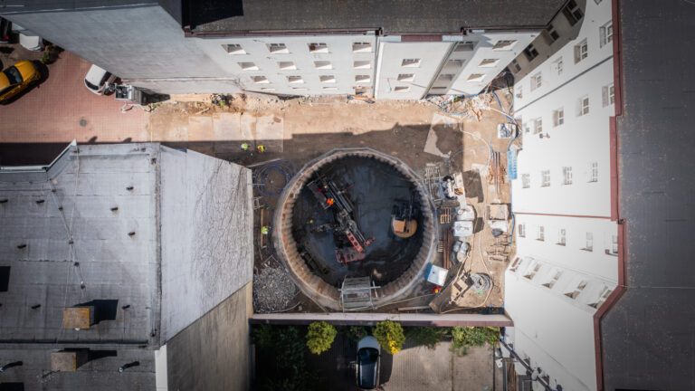 Iniekcja kompensacyjna skutecznie wsparła drążenie tunelu kolejowego pod łódzkimi kamienicami