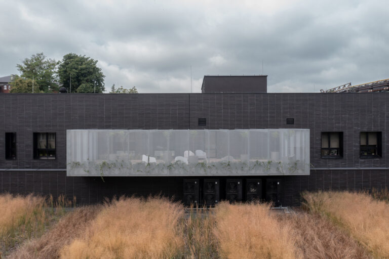 ODRADZAJĄCA SIĘ ARCHITEKTURA