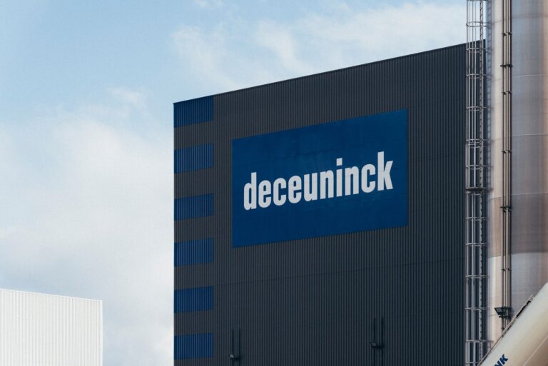 Deceuninck umacnia swoją pozycję w segmencie aluminiowych systemów okiennych