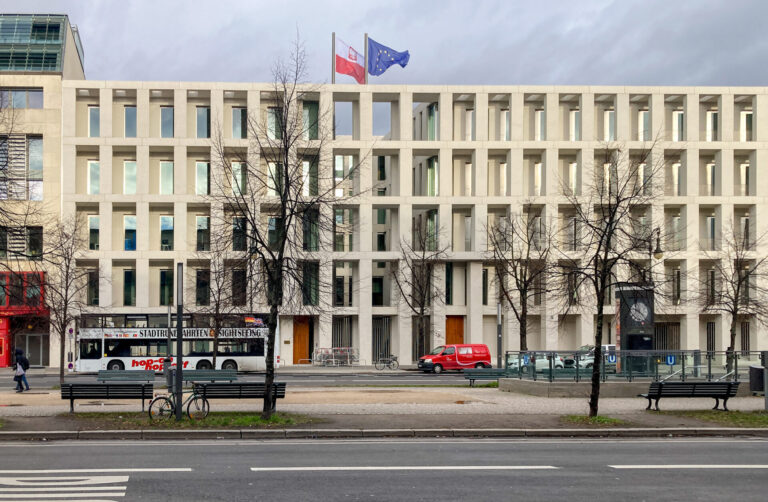 ARCHITEKTONICZNA OPOWIEŚĆ O POLSCE