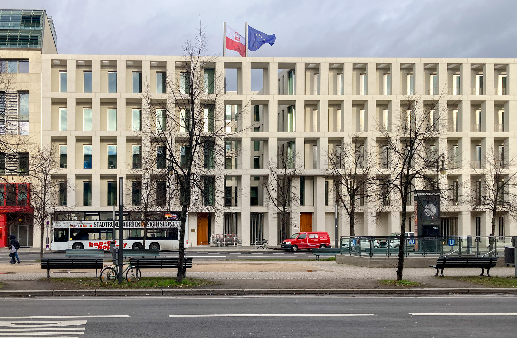 ARCHITEKTONICZNA OPOWIEŚĆ O POLSCE