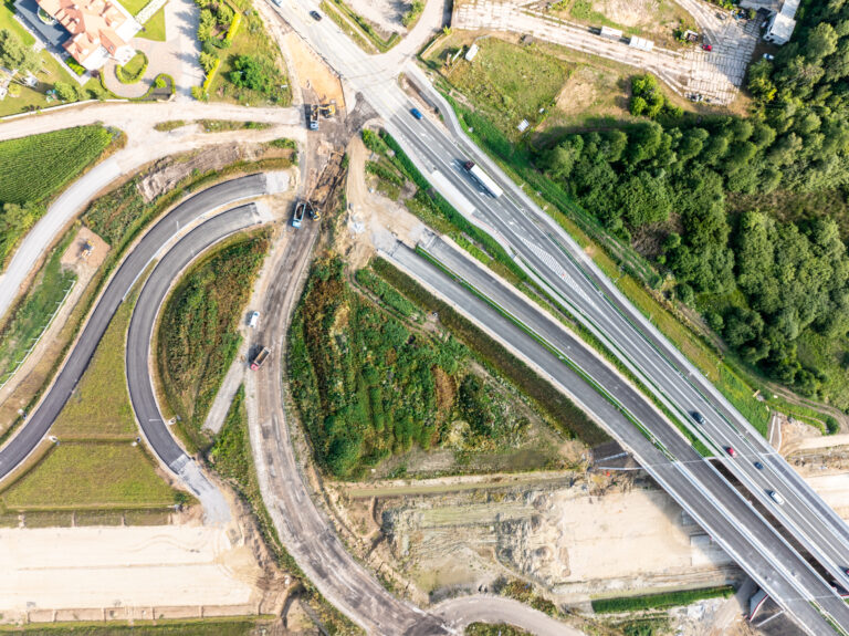 STRABAG i Cement Ożarów z przełomowym projektem niskoemisyjnej nawierzchni betonowej na autostradzie A2