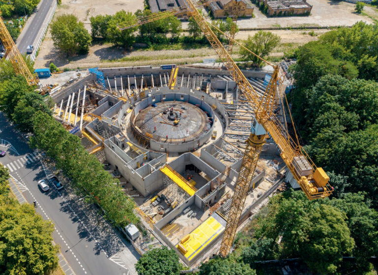 ADAMIETZ WKRACZA W NOWĄ ERĘ BUDOWNICTWA