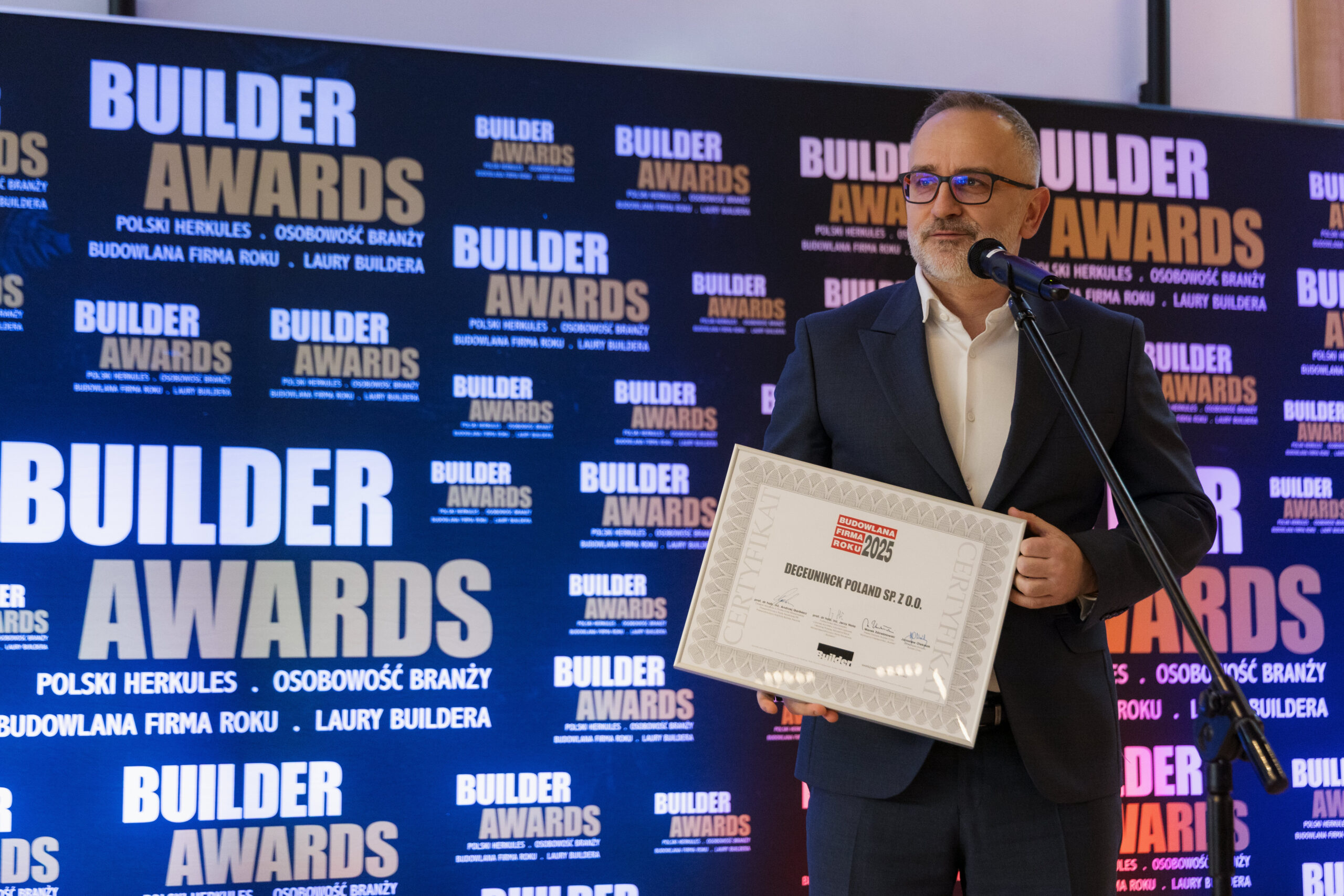 Gala Builder Awards 2026 Grzegorz Federowicz Deceuninck Poland odbiera nagrodę Budowlana Firma Roku 2025.