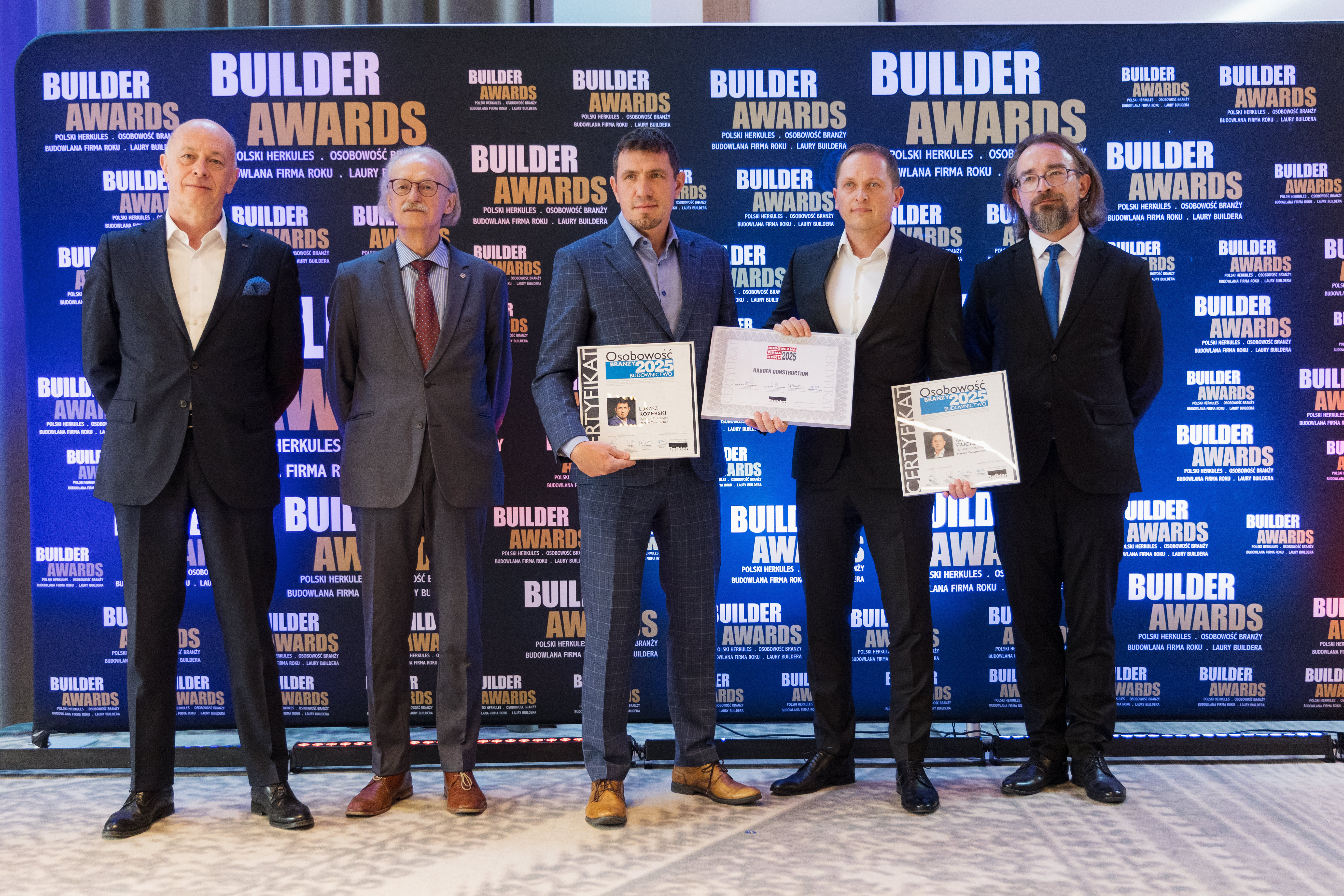 Builder Awards 2025 Paweł Fiuczek Łukasz Kozerski Harden Construction statuetka Budowlana Firma Roku.