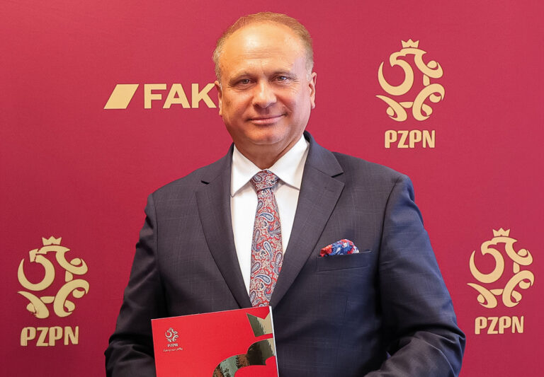 20 LAT FAKRO Z BIAŁO-CZERWONYMI